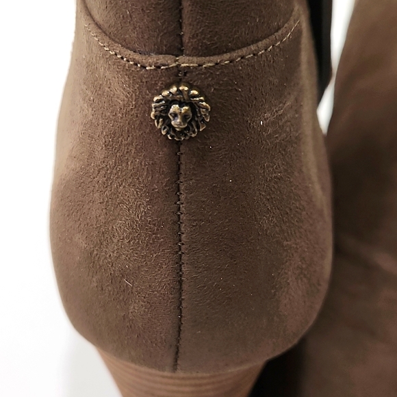 Anne Klein Retro Vibes | Vegan Suede Wedge Booties | Size 10.5 - Picture 14 of 15